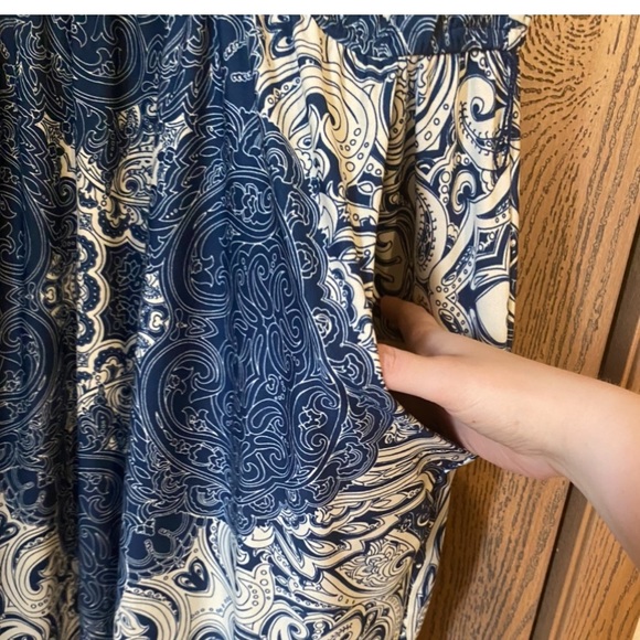 Knee length patterned dress - Picture 3 of 4